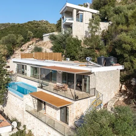 Spilia View Spartokhorion